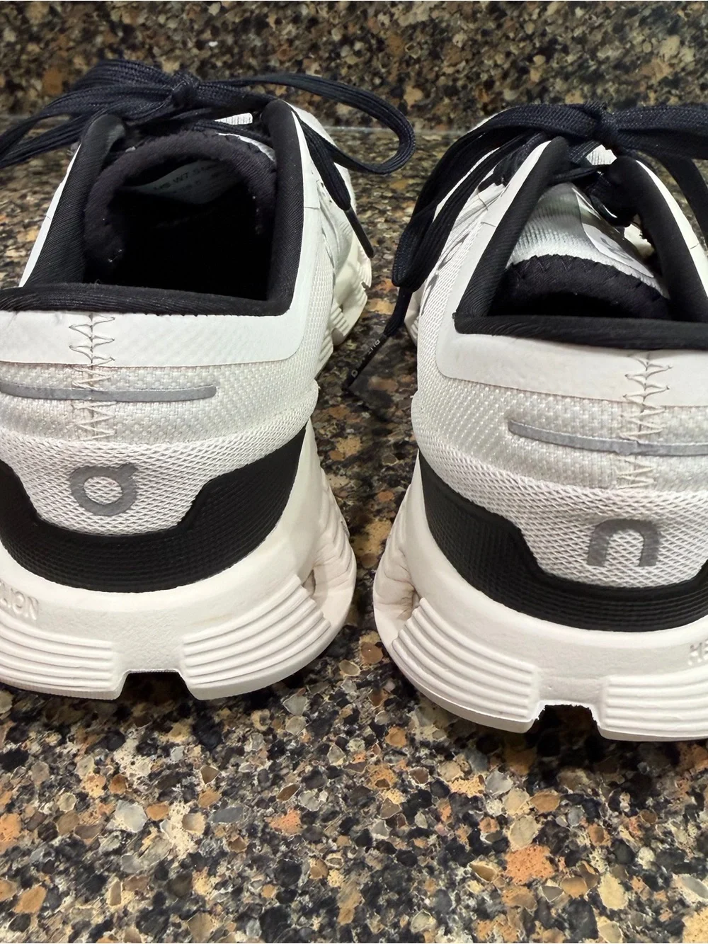On Running Cloudswift White & Black Running Shoes ladies 7.5